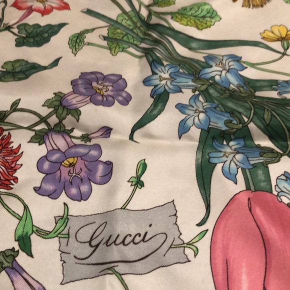 Gucci Accessories - Gucci Scarf V. Accornero 100% Silk Women’s Made In Italy Floral Print Grn Border